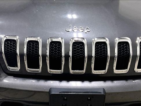 Used 2017 Jeep Cherokee Latitude w/ Safetytec Group image 31