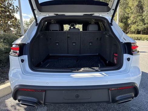 Used 2024 Porsche Macan image 28