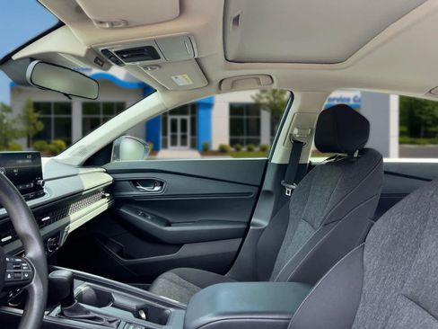 Used 2025 Honda Accord SE image 12