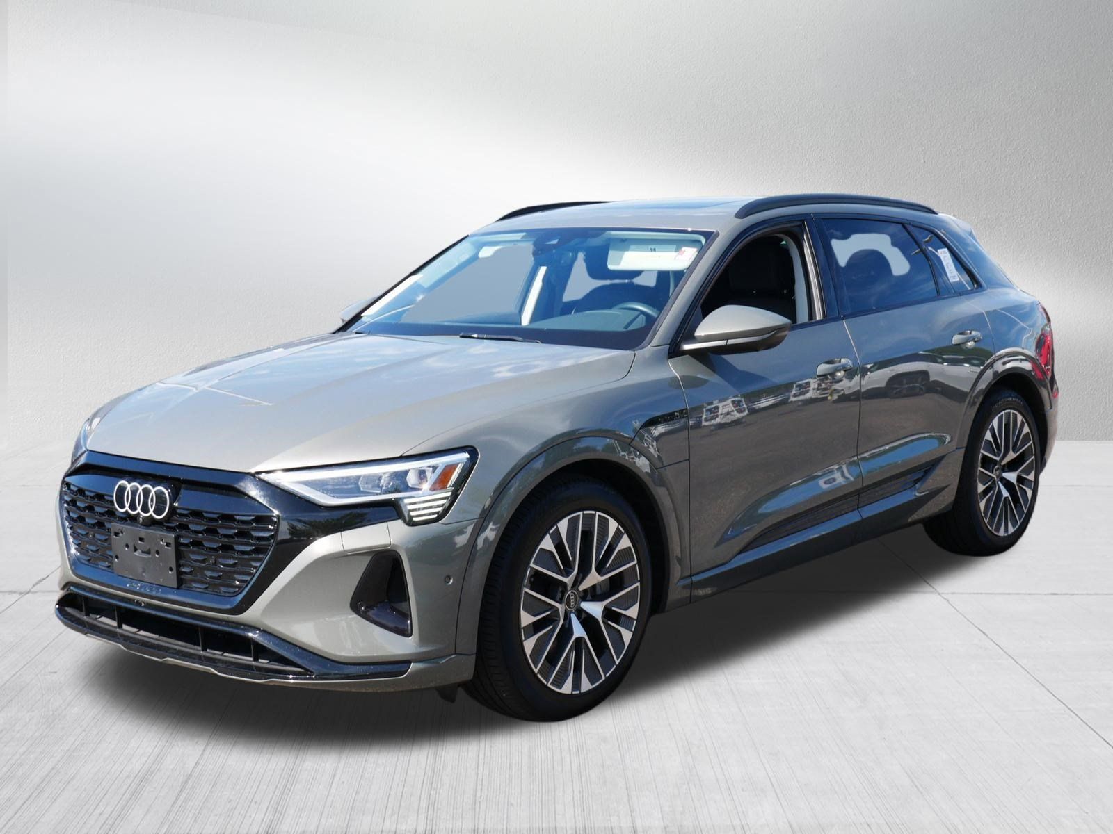 Used 2024 Audi Q8 e-tron Premium Plus w/ Premium Plus Package AWD/4WD image 3