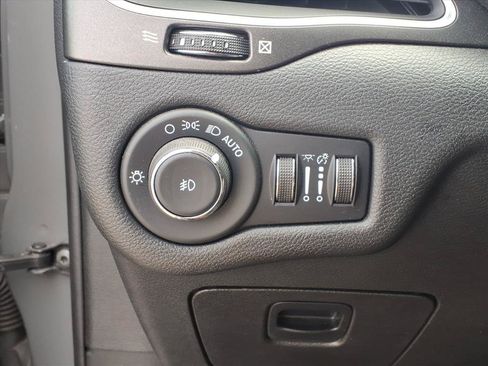 Used 2022 Jeep Cherokee Trailhawk AWD/4WD image 17
