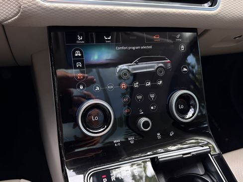 Used 2019 Land Rover Range Rover Velar S AWD/4WD image 10