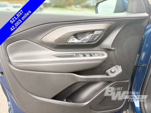 Used 2023 GMC Terrain SLE w/ Driver Convenience Package FWD image 12