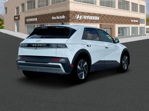 New 2025 Hyundai Ioniq 5 SE image 7