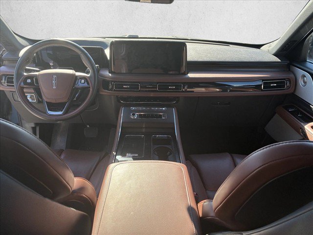 Used 2025 Lincoln Aviator Reserve w/ Equipment Group 201A AWD/4WD image 16