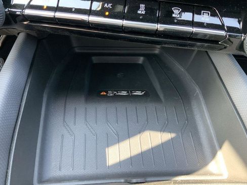 New 2025 Chevrolet Equinox EV RS image 48