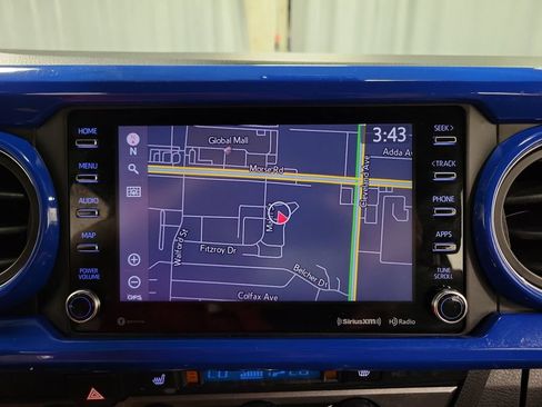 Used 2020 Toyota Tacoma TRD Sport AWD/4WD image 19