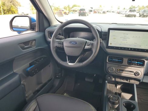 Used 2025 Ford Maverick Lobo image 15