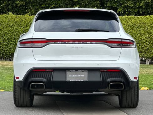 Certified 2025 Porsche Macan image 7