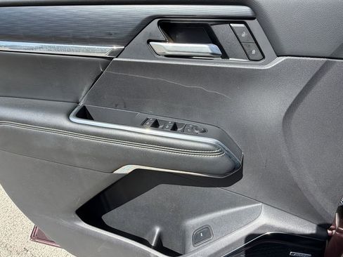 Used 2025 GMC Acadia Elevation image 11