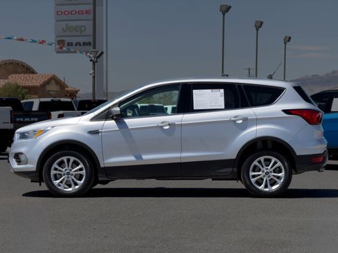 Used 2019 Ford Escape SE FWD image 2