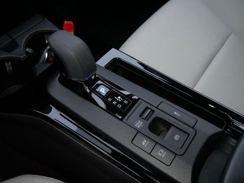 Used 2025 Toyota Prius Limited image 24