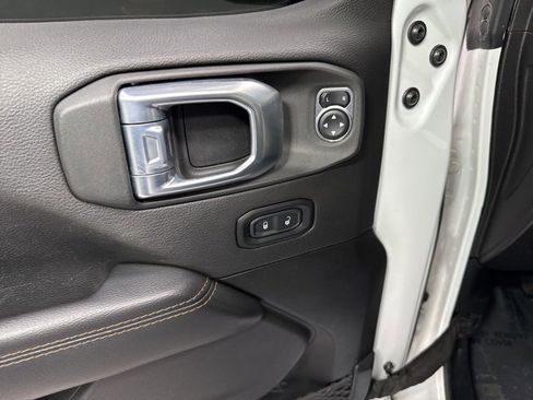 Used 2021 Jeep Gladiator Overland image 7