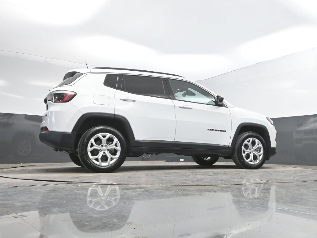 Used 2024 Jeep Compass Latitude AWD/4WD image 39
