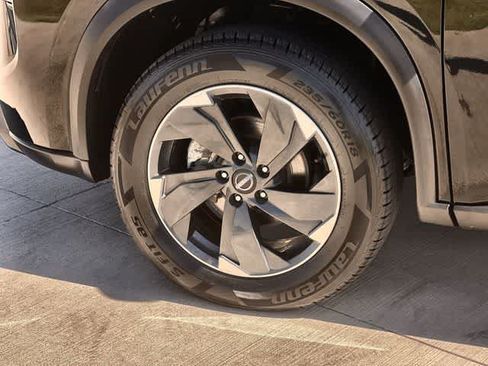 Used 2025 Nissan Rogue SV AWD/4WD image 9