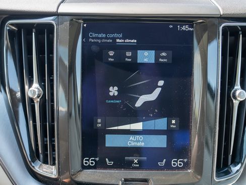 Used 2018 Volvo XC60 T5 Momentum w/ Convenience Package AWD/4WD image 17