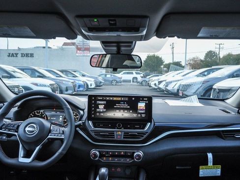 New 2025 Nissan Altima 2.5 SR w/ SR Premium Package image 15