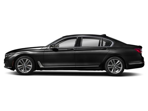 Used 2019 BMW 750i w/ Executive Package RWD image 3