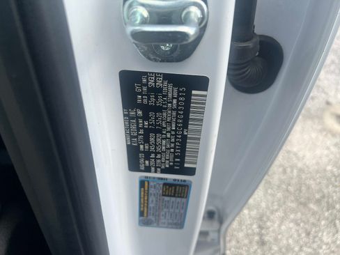 Certified 2024 Kia Telluride EX w/ EX Captain's Chair Package FWD image 9