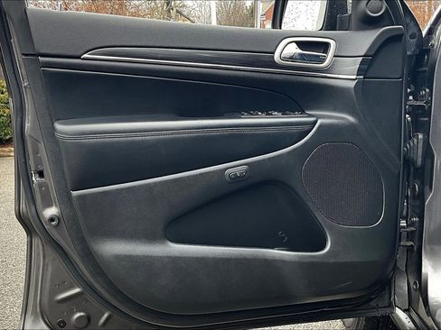 Used 2020 Jeep Grand Cherokee Limited image 18