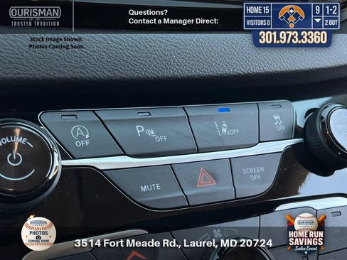 Used 2024 Chrysler Pacifica Touring-L FWD image 27