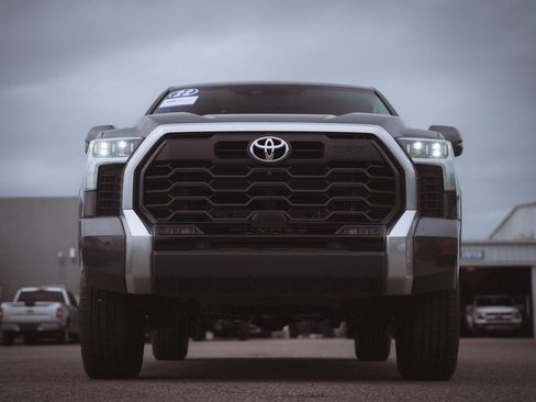 Used 2022 Toyota Tundra Limited w/ TRD Off-Road Package AWD/4WD image 4