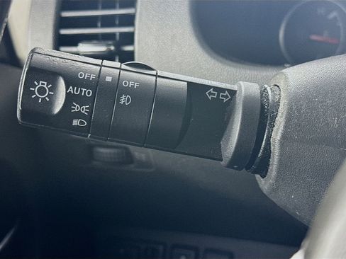Used 2012 Nissan Pathfinder LE RWD image 12