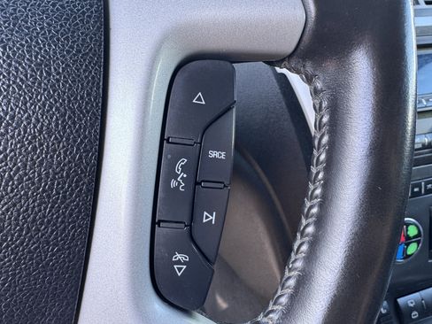Used 2011 Chevrolet Traverse LT w/ Personal Connectivity Package AWD/4WD image 24