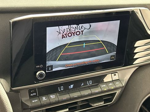 Used 2025 Toyota Camry LE FWD image 17