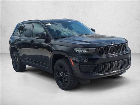 New 2025 Jeep Grand Cherokee Altitude image 7