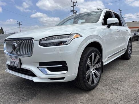Used 2025 Volvo XC90 T8 Ultra w/ Protection Package Premier AWD/4WD image 2