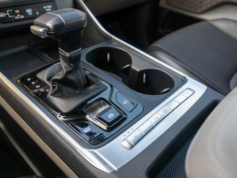 Used 2025 Kia Carnival EX image 42