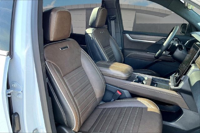 Certified 2026 GMC Acadia Denali Ultimate w/ LPO, Floor Liner Package AWD/4WD image 8