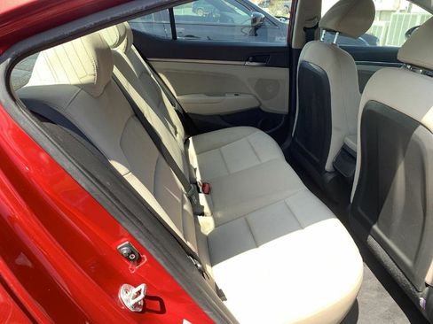 Used 2017 Hyundai Elantra SE image 17