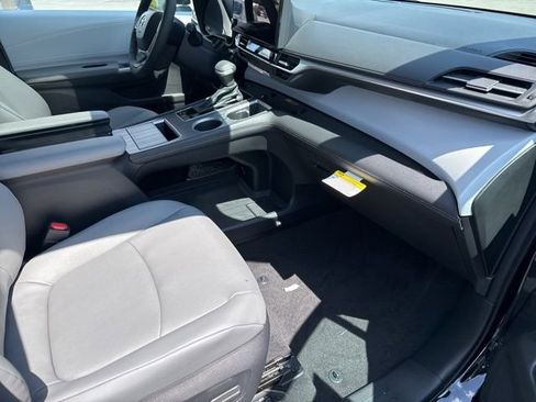 New 2026 Toyota Sienna XLE AWD/4WD image 13