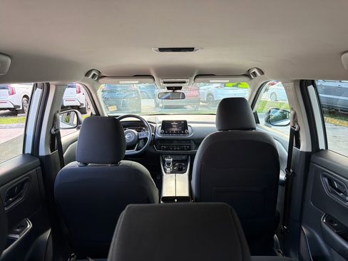 Used 2024 Nissan Rogue S FWD image 31