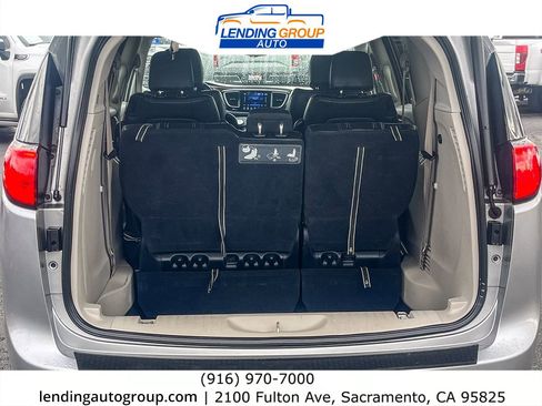 Used 2017 Chrysler Pacifica Touring-L image 23