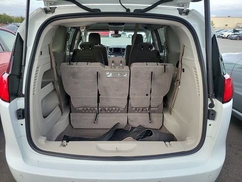 Used 2018 Chrysler Pacifica Touring Plus w/ Tire & Wheel Group image 6