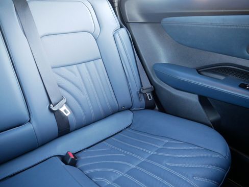 Used 2023 Nissan Ariya image 14