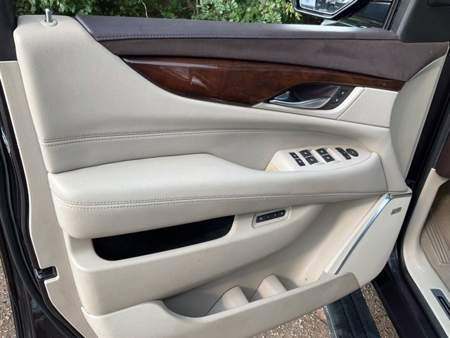 Used 2015 Cadillac Escalade ESV Premium AWD/4WD image 7