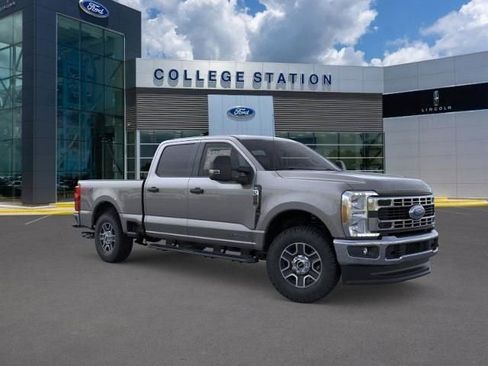 New 2025 Ford F250 XLT w/ FX4 Off-Road Package image 7