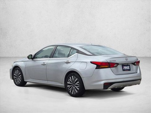 Used 2024 Nissan Altima 2.5 SV FWD image 7