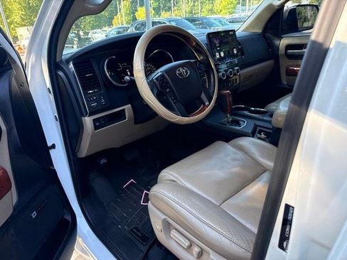 Used 2021 Toyota Sequoia Platinum AWD/4WD image 8