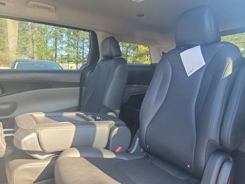 New 2026 Kia Carnival FWD image 9