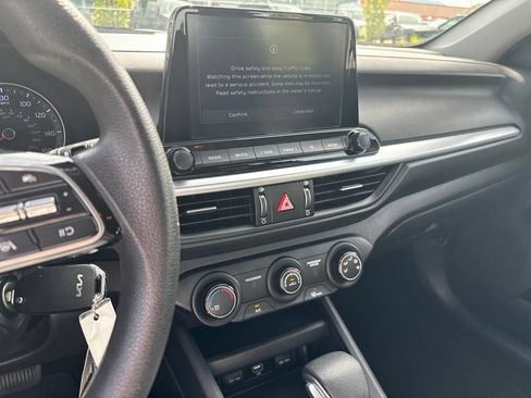 Certified 2022 Kia Forte Sedan FWD image 12