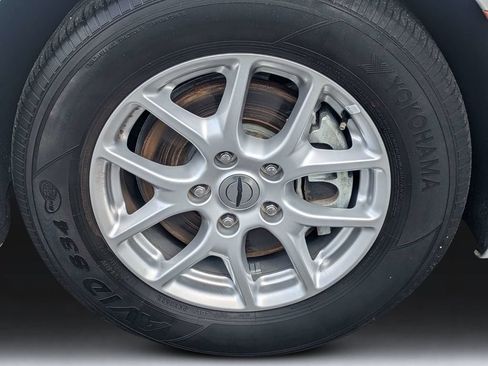 Used 2023 Chrysler Pacifica Touring-L FWD image 11