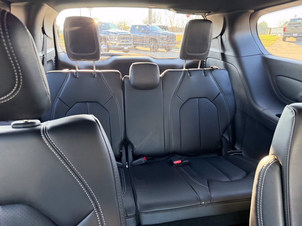 Used 2026 Chrysler Voyager LX FWD image 37