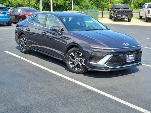 Used 2025 Hyundai Sonata SEL FWD image 2