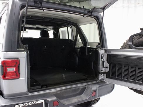 Used 2019 Jeep Wrangler Unlimited Rubicon AWD/4WD image 15