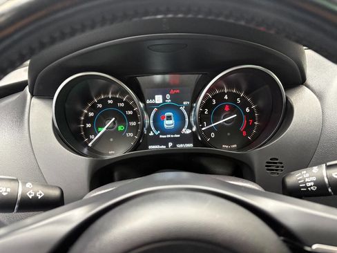 Used 2020 Jaguar F-PACE Premium image 20